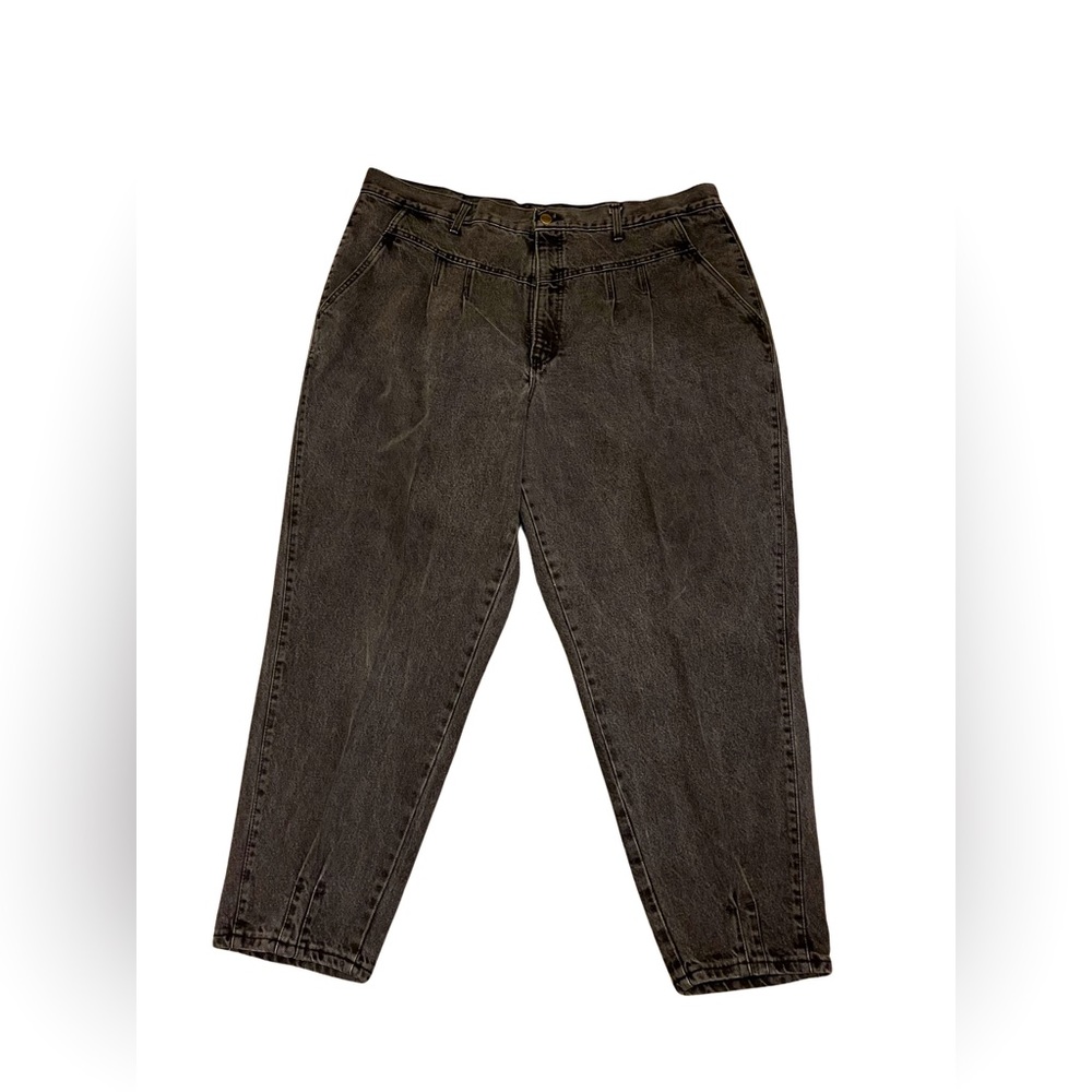 chic High-Rise Mom Jeans in Washed Black
